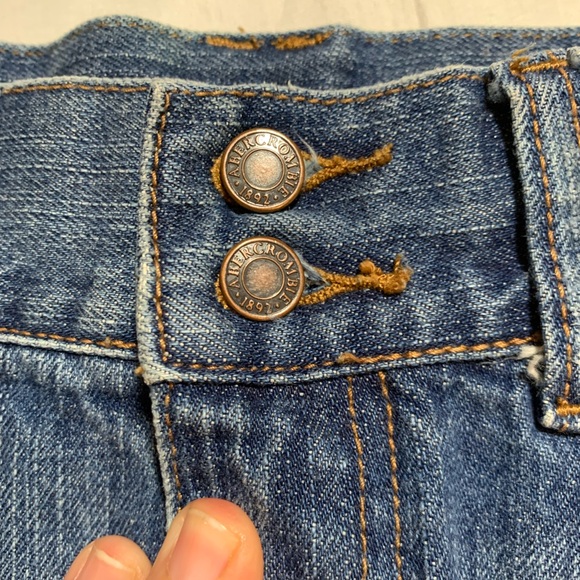 Abercrombie & Fitch mini denim skirt. Size 4. - Picture 4 of 8